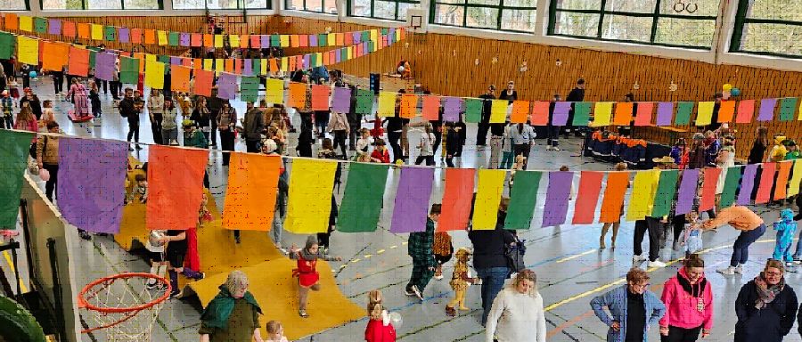 Turnfest mit Verkleidung
